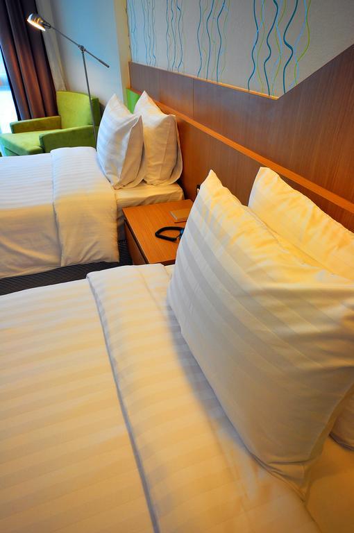 42C The Chic Hotel Nakhon Sawan Habitación foto